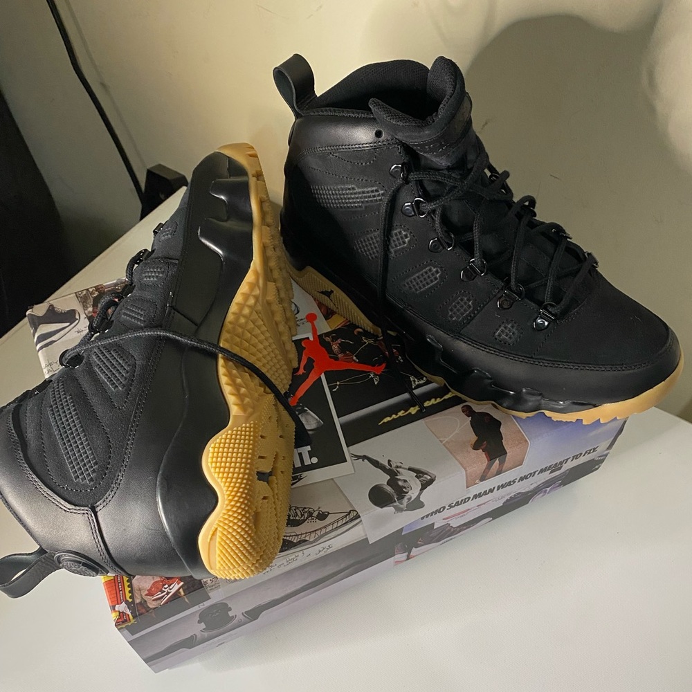 Brand New Retro 9 boots size 11.5